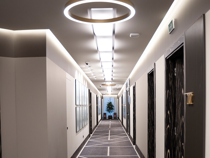 Lichtinstallatie op maat in hotel